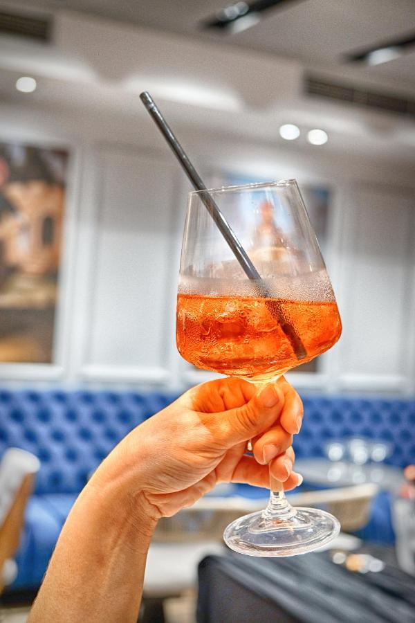 Vlorë Tebeu Coffe And Bar Bed & Breakfast エクステリア 写真