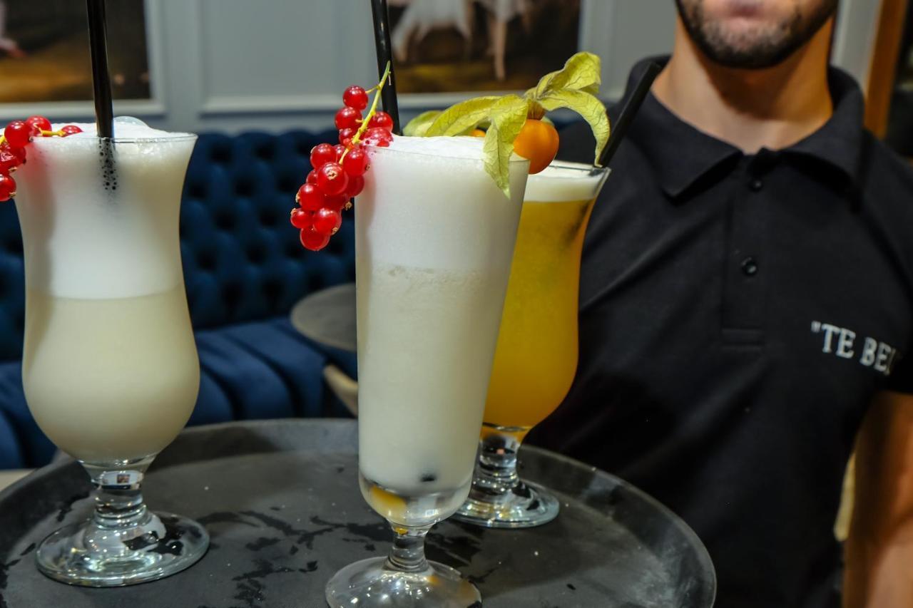 Vlorë Tebeu Coffe And Bar Bed & Breakfast エクステリア 写真