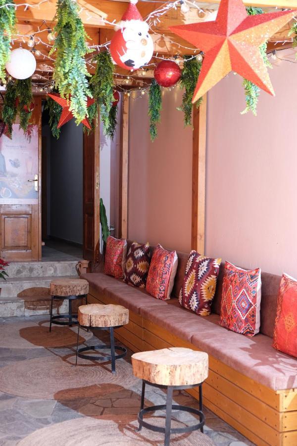 Vlorë Tebeu Coffe And Bar Bed & Breakfast エクステリア 写真